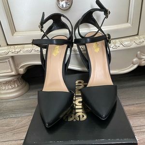 Black double strapped Pumps